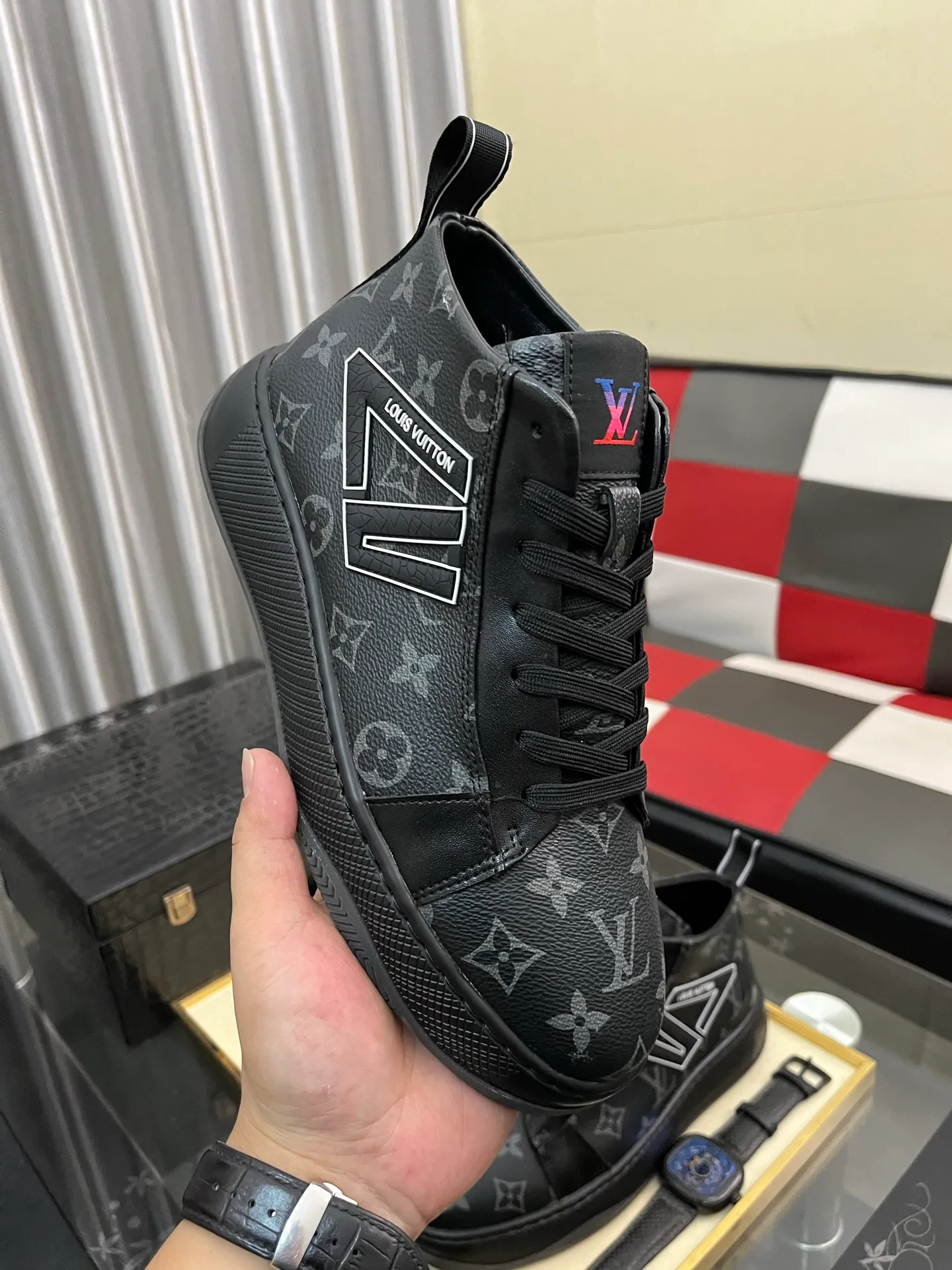 Men's shoes 💰: 438⌚️⌚️《Louis vuitton/LV Louis Vuitton》original quality.~ Unique modern style sneakers. 🏃A must-have casual shoe for trendy men😍😍 Original brand imported from Italy, imported original leather, cowhide lining (refuses to discolor and grind feet) sole: original sole provided by the original factory, French lazy style design ⚠️Fit to the feet, original quality, super comfortable original sole. Code number: 38-443️⃣Colors available